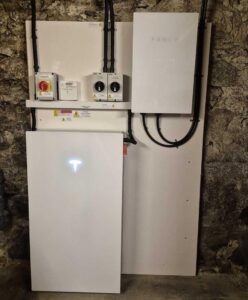 Tesla Powerwall 3 Tesla Powerwall 3 + Gateway